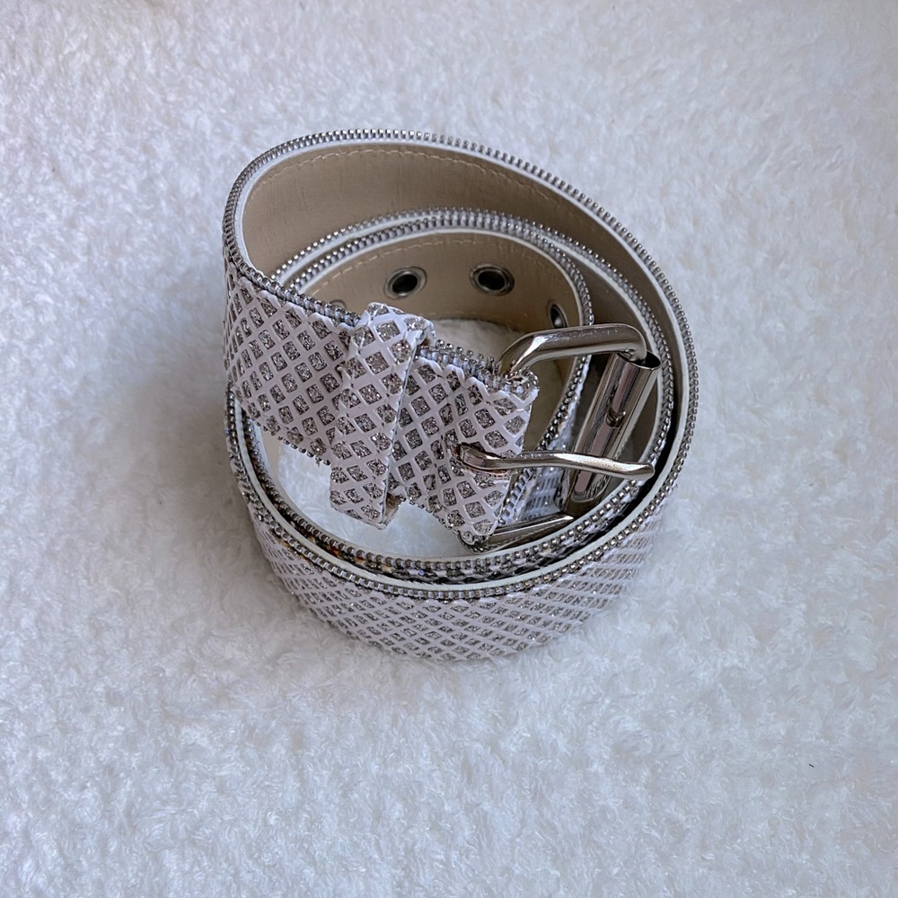 White glitter belt